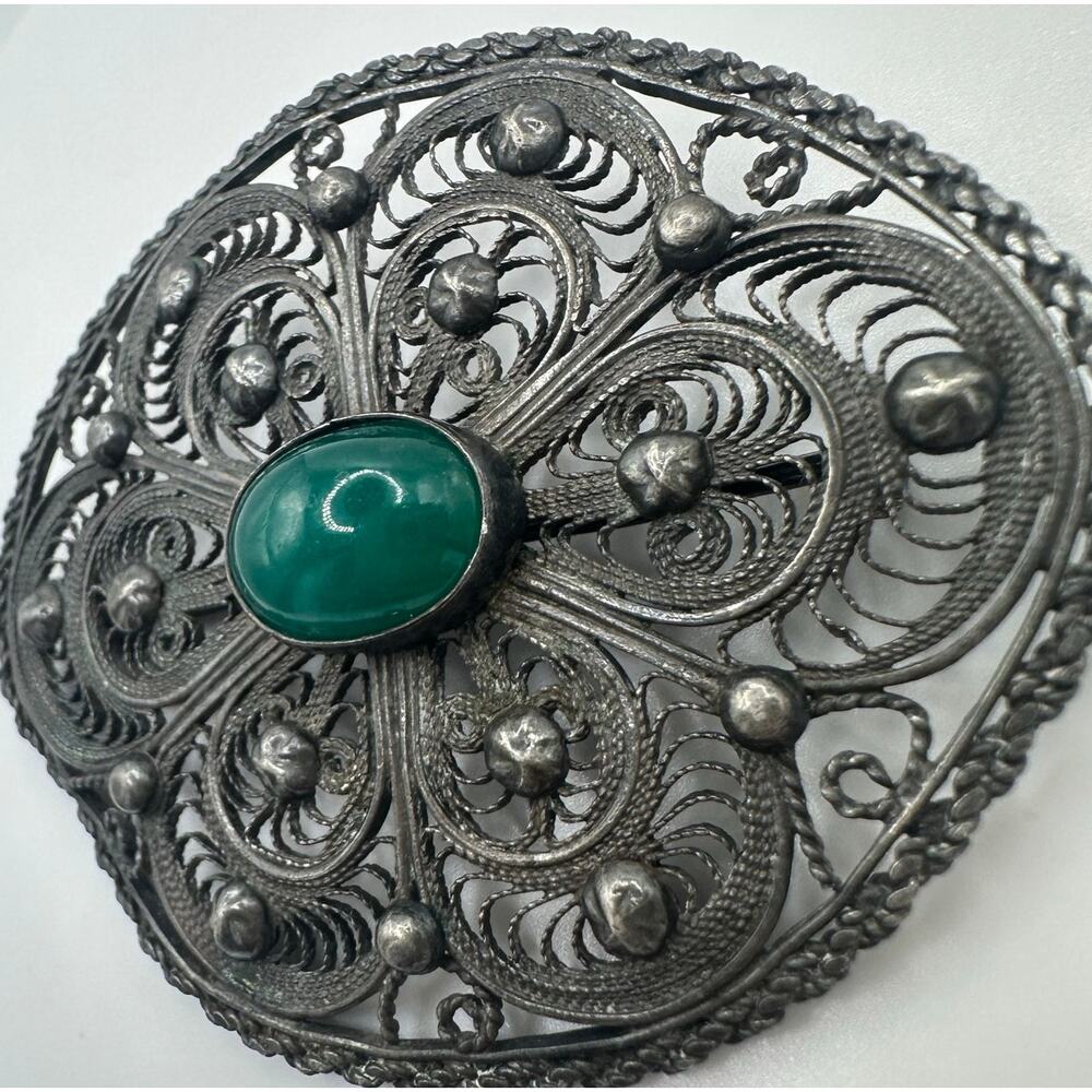 Antique Victorian solid 800 silver filigree green faux chrysoprase glass brooch - Picture 3 of 8